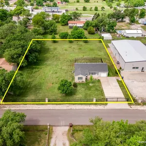 (SE) 3-BR, 1-BA Home on 0.87Â± Acres