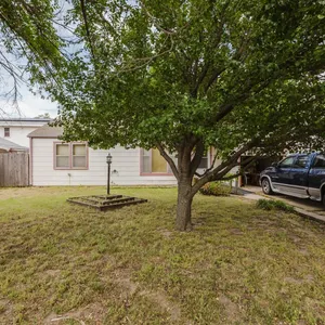 (SW) 2-BR, 1-BA Home w/ Attached 1-Car Garage
