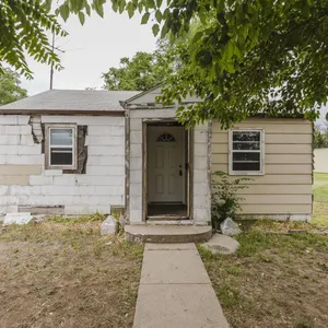 (Chase) 2-BA, 1/2-BA Home w/Detached 1-Car Garage & Carport