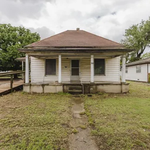 (Anthony) 2-BR, 1-BA Home