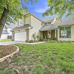 (E) ABSOLUTE | 4-BR, 3.5-BA Home w/ In-Ground Pool