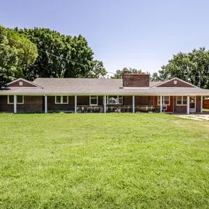 (NW) 5-BR, 4-BA Home with Detached 2-Car Garage