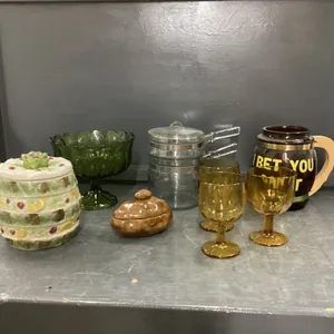 BOX W/VINTAGE ITEMS - GREEN PEDESTAL BOWL, GLASS DOUBLE BOILER, AMBER GOBLETS, LARGE "BET YOU CAN'T" CUP,  CERAMIC SOUR CREAM DISH W/ SPOON