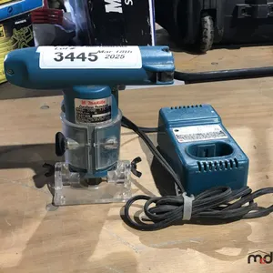 37000 Makita Cordless Trimmer w/ Charger
 UNRESERVED