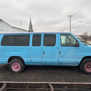 1998 Ford Econoline Club Wagon XLT Van