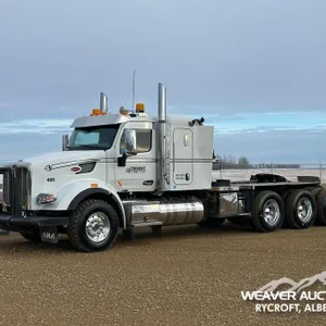 2015 PETERBILT 377 TRI DRIVE SLEEPER WINCH TRACTOR