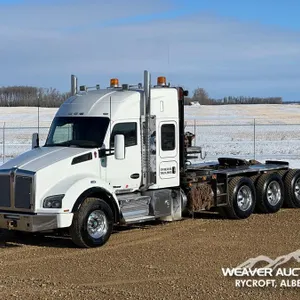 2015 KENWORTH T880 TRI DRIVE SLEEPER WINCH TRACTOR
