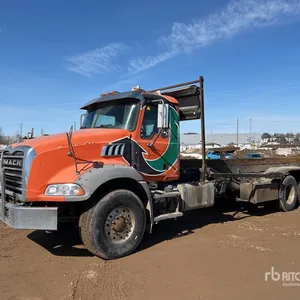 2013 Mack GU813 6x4 Roll-Off Truck