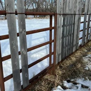 30’ 5 bar free standing combo panel w/ windbreak boards (some boards missing)