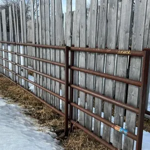 30’ 5 bar free standing combo panel w/ windbreak boards (some boards missing)