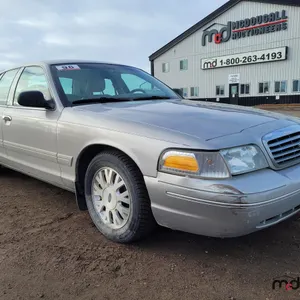 2005 Ford Crown Victoria LX Car