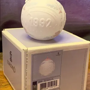 LLADRO Porcelain '1992 Christmas Ball' 4T