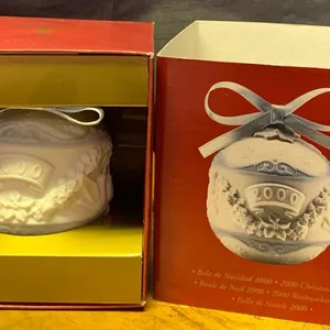 LLADRO Porcelain '2000 Christmas Ball' 3T
