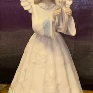 LLADRO Porcelain 'Angel Navidad' 8T