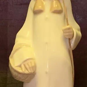 LLADRO Porcelain 'Pastorcita Cesta Belen' 8T