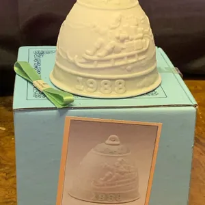 LLADRO Porcelain '1988 Christmas Bell' 4T