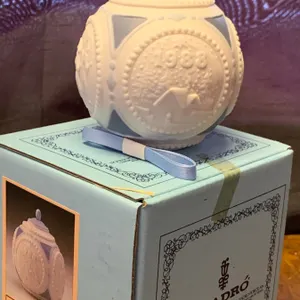 LLADRO Porcelain '1988 Christmas Ball' 4T