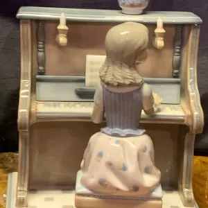LLADRO Porcelain 'Girl At Piano' 6.5x8.5