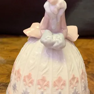 LLADRO Porcelain 'Sounds of Winter Bell' 5T