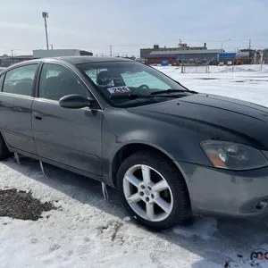 SALVAGE UNIT: 2005 Nissan Altima Car (Blue)
 UNRESERVED