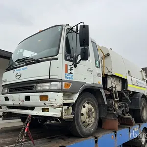 2005 McDonald Johnston VT605 on 2000 Hino Sweeper Truck