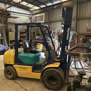 2013 Komatsu FG25T12 600 kg Forklift