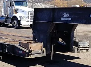 1982 Eager Beaver lowboy equipment trailer