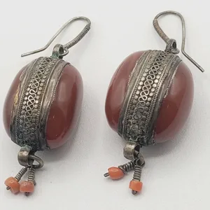 Vintage Oval Ethnic Stone Earing Set w/Engraved Metal Band (possibly silver or copper)
