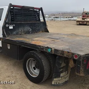 2019 Ford F350 Super Duty Crew Cab flatbed pickup truck