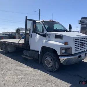 2003 GMC C6500 Flatbed Truck w/ Crane