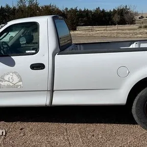 2004 Ford F150 XL pickup truck