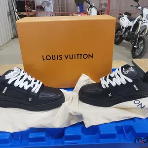 Pair of Shoes
 UNRESERVED
