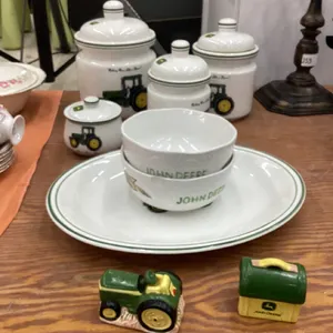 JOHN DEERE  DISH SET