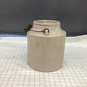 UNMARKED CROCK W/ HANDLE - 1 GALLON