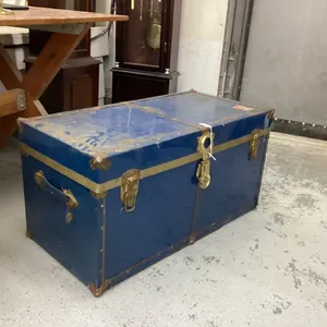 VINTAGE METAL TRUNK