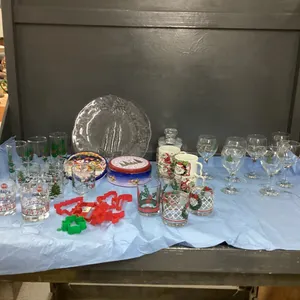 BOX W/ CHRISTMAS GLASSWARE