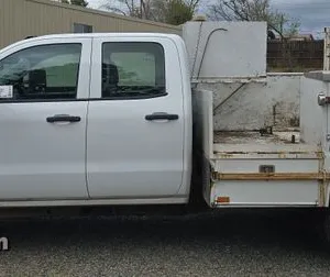 2018 Chevrolet Silverado 3500HD Double Cab flatbed pickup truck