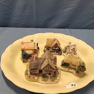 Grindley Almond Petal Platter & 5 Lilliput Lane House Figures