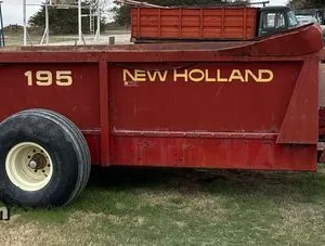 New Holland 195 manure spreader