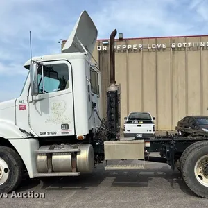 2008 Freightliner Columbia 120 semi truck