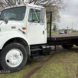 1993 International 4700 flatbed truck
