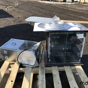 Standex W-3V1 APW Wyatt Insulated Countertop Warmer, Pizza/Baking Trays, Large Cutting Board, Glass Display Case and Pizza Peel
 UNRESERVED