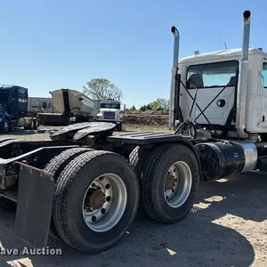 2013 Mack CHU613 semi truck