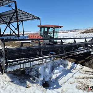 1998 MacDon 4920 Swather w/ 1998 MacDon 18' Header
 UNRESERVED