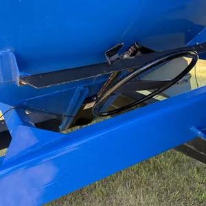 2005 Demco 750 Grain Cart
