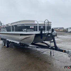 2018 Princecraft Vectra 23 Classic Edition Pontoon Boat & 2017 Karavan T/A Boat Trailer