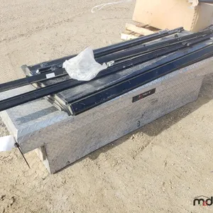 Truck Toolbox and Tonneau Cover
 UNRESERVED