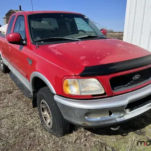 SALVAGE UNIT: 1998 Ford F250 Triton V8 Truck
 UNRESERVED