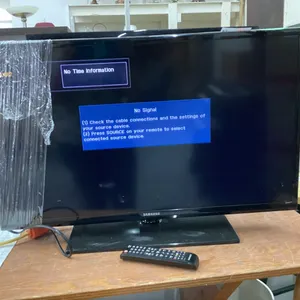 SAMSUNG 32" FLAT SCREEN TV W/ REMOTE ON STAND