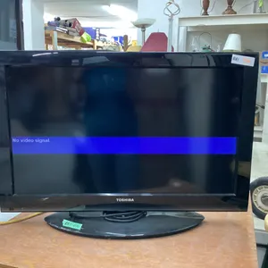 TOSHIBA 32"  FLAT SCREEN TV  ON STAND